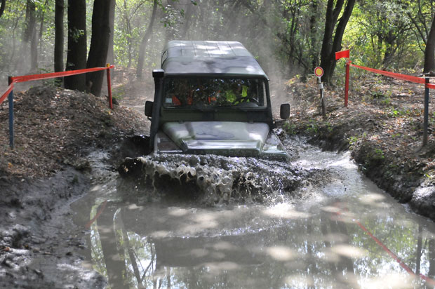 ВЕШТИНА НА ЗАВИДНОМ НИВОУ: На Берановцу код Краљева одржано Међународно такмичење војних возача (ФОТО)